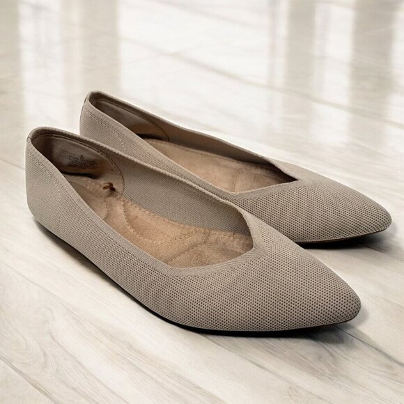 Old Navy Shoes - Old Navy Beige Pointed Toe Flats With Breathable Knit Design Size 9